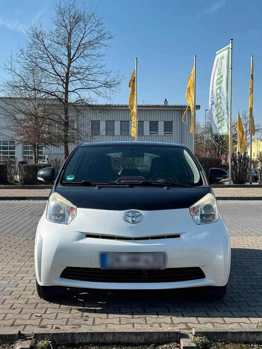 Gebraucht Toyota iQ 68 PS (50 kW) 2011 Weiß Kleinwagen