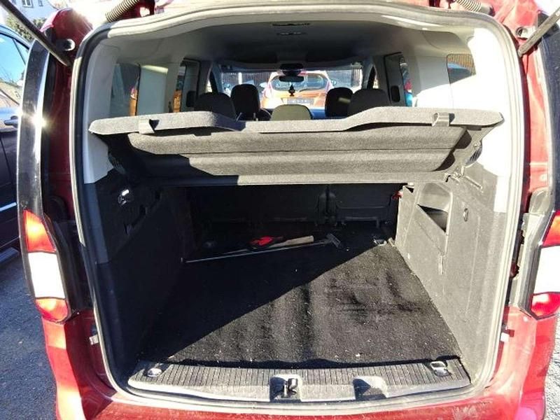 Gebraucht Ford Tourneo Titanium 122 PS (89 kW) 2023 Cyclone maple red Kombi