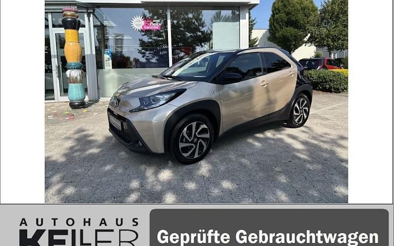 Beige Gebraucht 2024 Toyota Aygo Pulse Kleinwagen | 16.960 € (Fairer Preis) - Bild 1/4