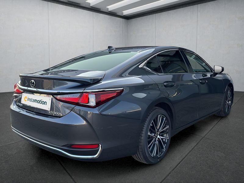 Neu Lexus ES300 218 PS (160 kW) 2025 Grau Limousine