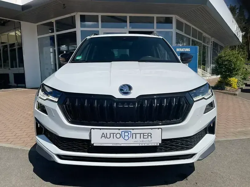 Gebraucht Skoda Karoq SportLine 190 PS (139 kW) 2024 Weiß SUV