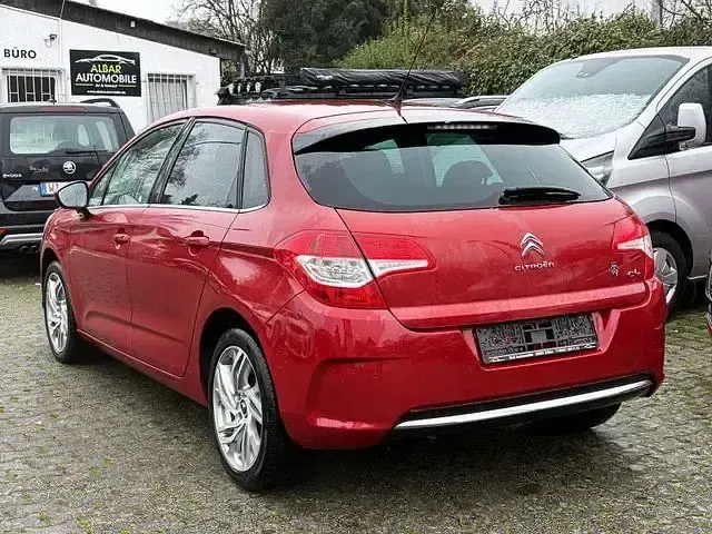 Używany Citroën C4 SELECTION 120 KM (88 kW) 2012 Czerwony Sedan/Limuzyna