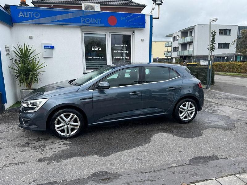 Grau Gebraucht 2016 Renault Mégane IV Experience Limousine | 9.450 € (Fairer Preis) - Bild 1/4
