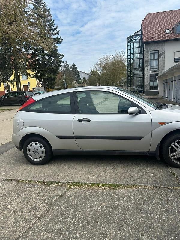 Usata Ford Focus 100 CV (73 kW) 2002 Argento Utilitaria