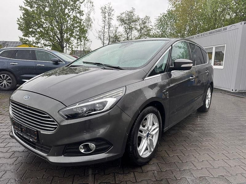Grau Gebraucht 2015 Ford S-MAX Titanium Van / Kleinbus | 14.890 € (Guter Preis) - Bild 1/4