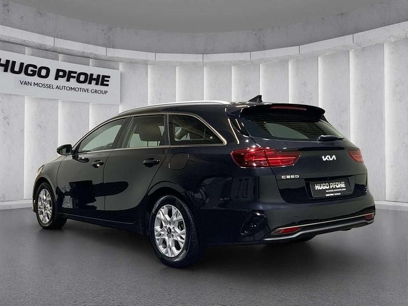 Gebraucht Kia Ceed 120 PS (88 kW) 2023 Schwarz Kleinwagen