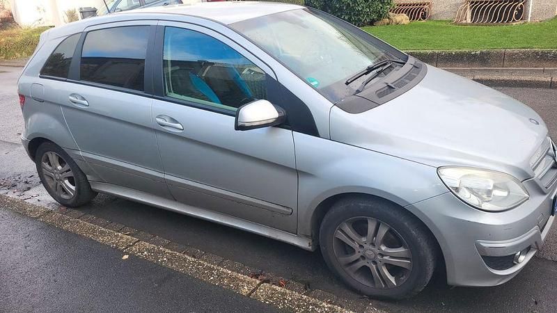 Gebraucht Mercedes B180 109 PS (80 kW) 2008 Silber Van / Kleinbus