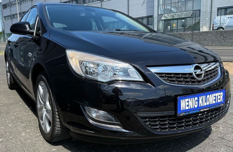 Schwarz Gebraucht 2011 Opel Astra Selection Limousine | 5.999 € (Fairer Preis) - Bild 1/4