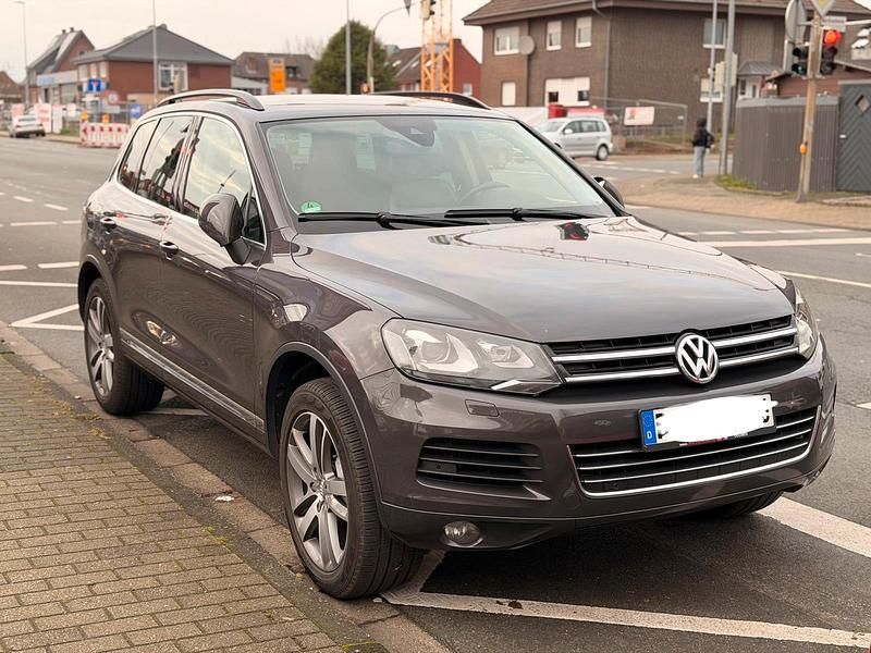 Grau Gebraucht 2011 VW Touareg SUV | 10.799 € (Teuer) - Bild 1/4