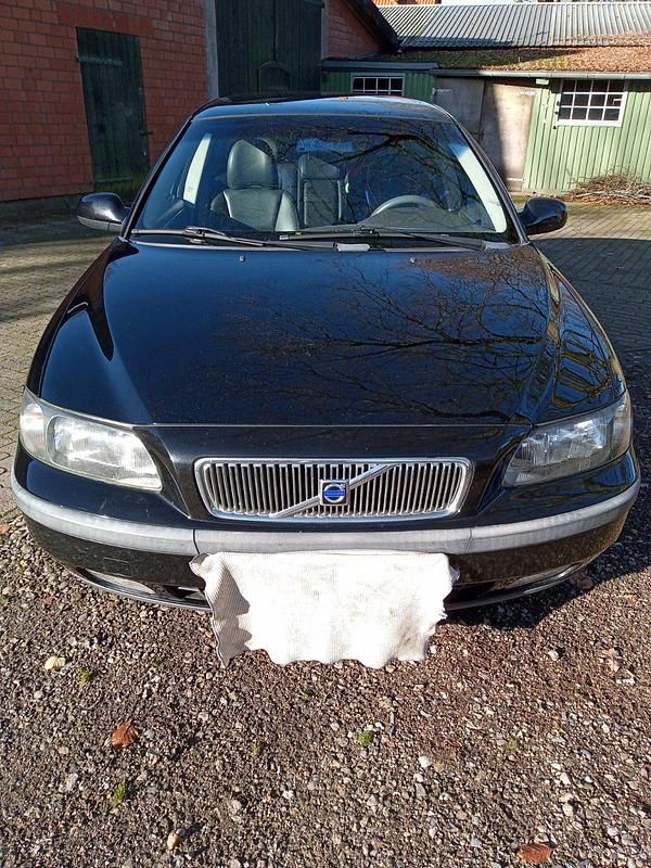 Schwarz Gebraucht 2001 Volvo V70 Kombi | 1.680 € (Fairer Preis) - Bild 1/4