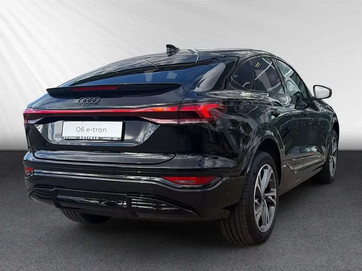 Neu Audi Q6 Sportback e-tron Business 225 kW (306 PS) 2026 Mythosschwarz SUV