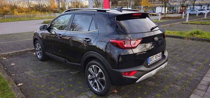 Schwarz Gebraucht 2020 Kia Stonic Spirit SUV | 16.500 € (Etwas zu teuer) - Bild 1/4