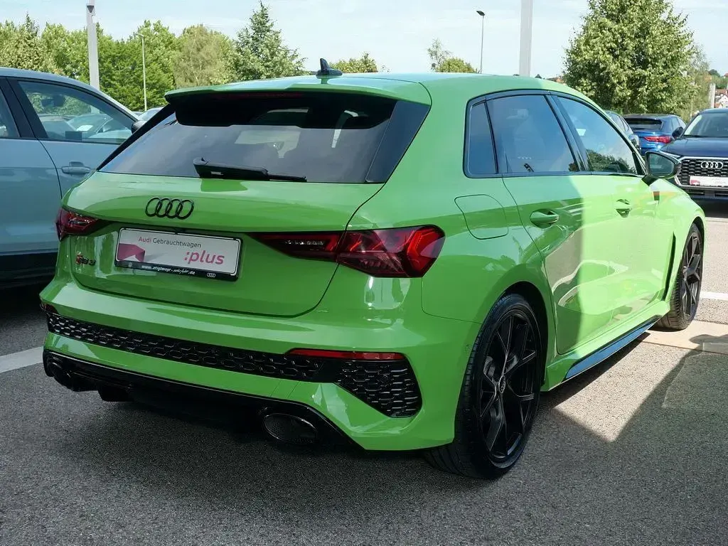 Gebraucht Audi RS3 Ambiente 400 PS (294 kW) 2024 Kyalamigrün Limousine