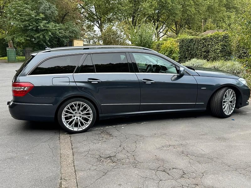 Usata Mercedes E250 204 CV (150 kW) 2010 Marrone Station wagon