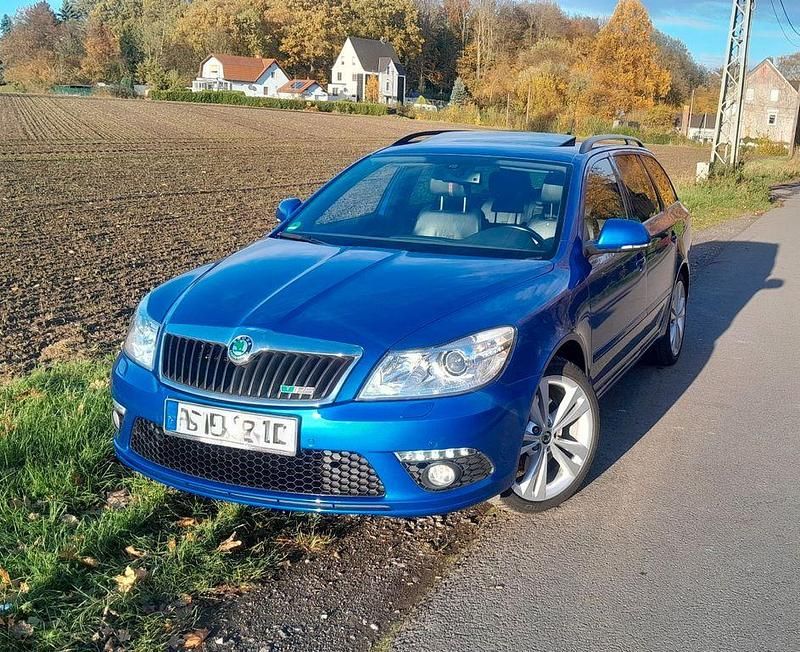 Blau Gebraucht 2010 Skoda Octavia RS Kombi | 10.400 € (Guter Preis) - Bild 1/4