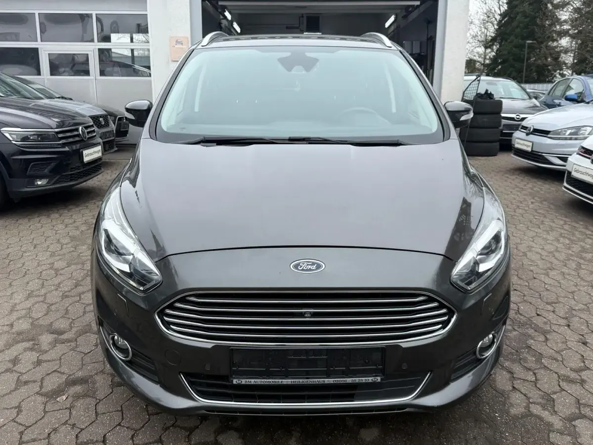 Gebraucht Ford S-MAX Titanium 160 PS (117 kW) 2018 Grau Van / Kleinbus