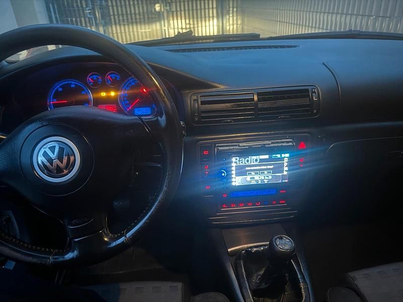 Second-hand VW Passat 131 CP (96 kW) 2002 Argintiu Break