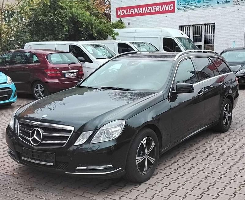 Schwarz Gebraucht 2012 Mercedes E200 Kombi | 6.950 € (Fairer Preis) - Bild 1/4