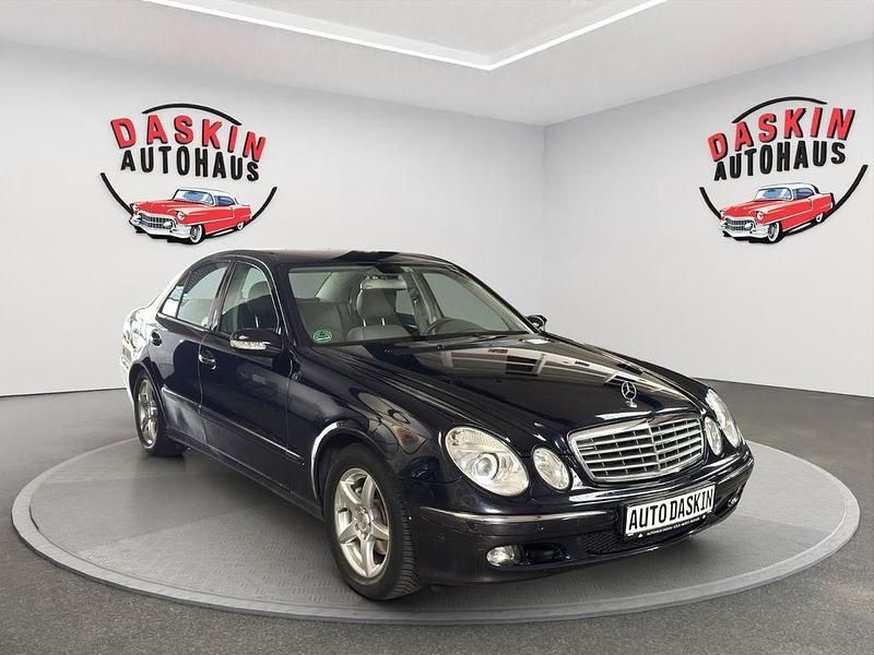 Blau Gebraucht 2005 Mercedes E220 Limousine | 2.950 € (Superpreis) - Bild 1/4