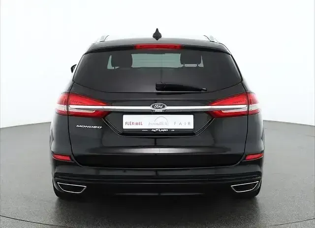 Gebraucht Ford Mondeo Titanium 190 PS (139 kW) 2022 Schwarz Kombi
