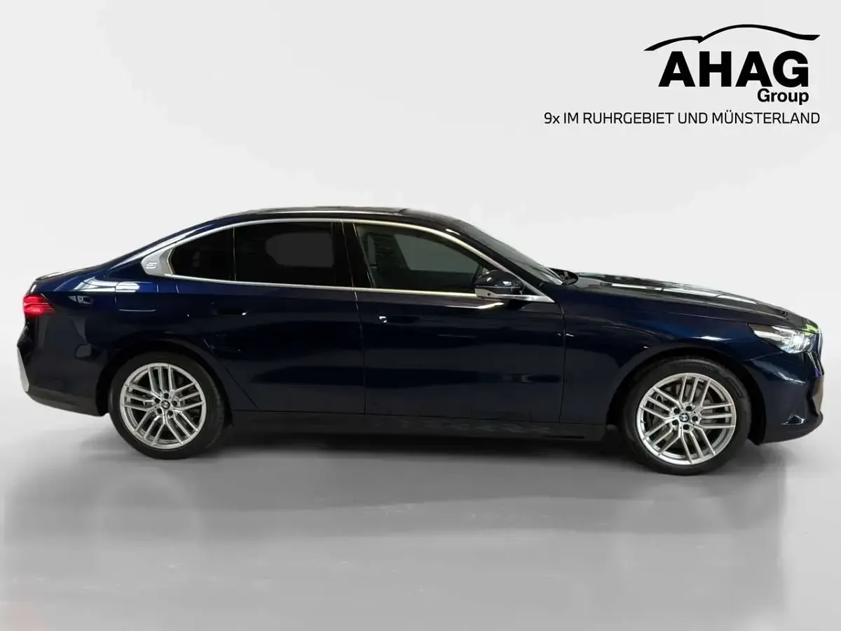 Gebraucht BMW 540 303 PS (222 kW) 2024 Bmw individual tansanitblau Limousine