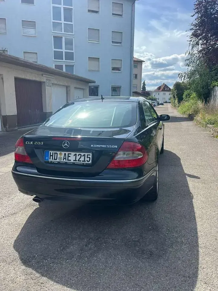 Gebraucht Mercedes CLK200 184 PS (135 kW) 2009 Schwarz Coupé