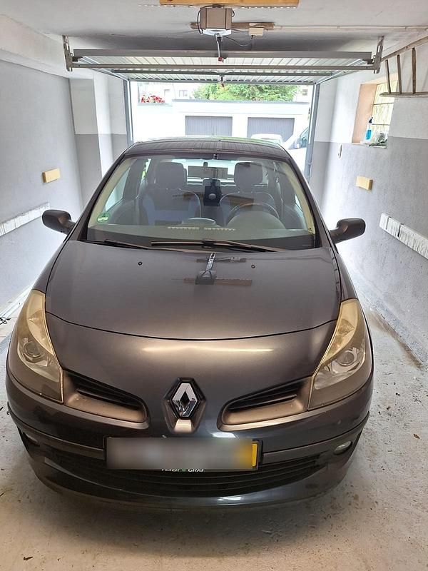 Gebraucht Renault Clio II 75 PS (55 kW) 2006 Silber Kleinwagen