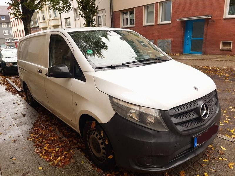 Weiß Gebraucht 2015 Mercedes Vito Van / Kleinbus | 10.700 € (Superpreis) - Bild 1/4