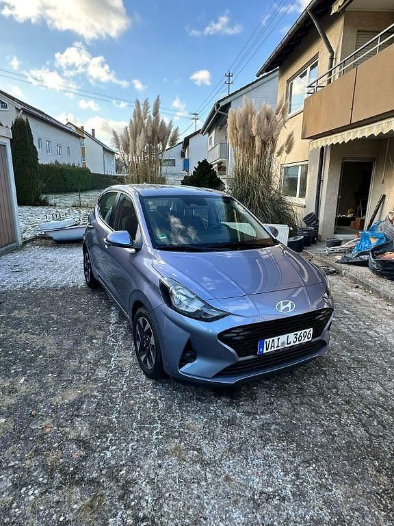 Gebraucht Hyundai i10 Trend 67 PS (49 kW) 2023 Blau Kleinwagen
