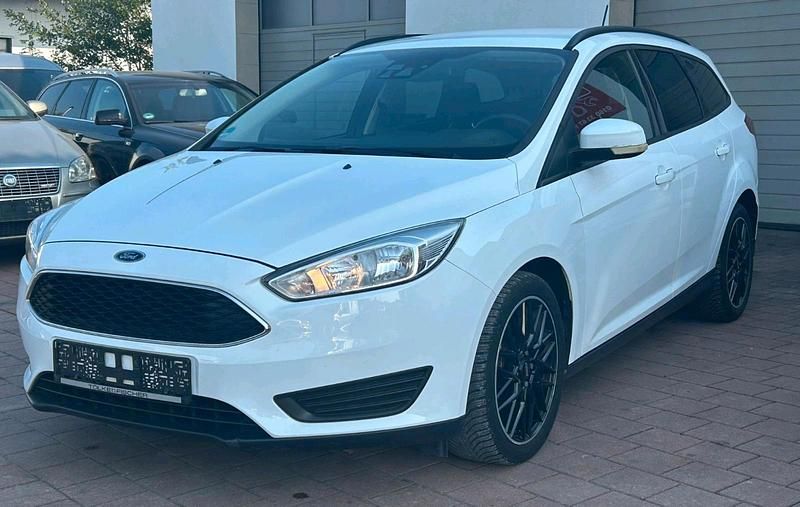 Weiß Gebraucht 2018 Ford Focus Trend Kombi | 7.900 € (Superpreis) - Bild 1/4