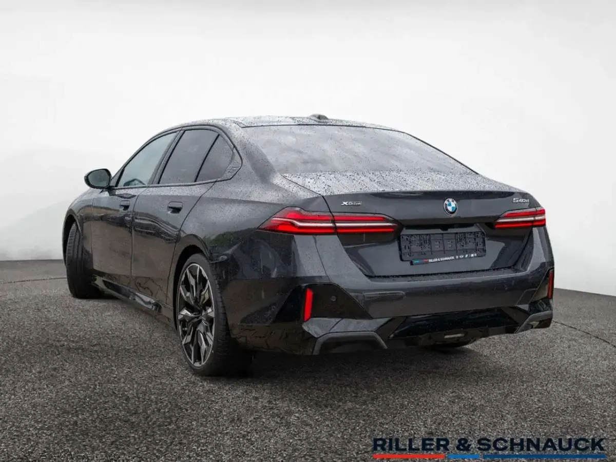 Gebraucht BMW 540 M Sport 286 PS (210 kW) 2025 Grau Limousine