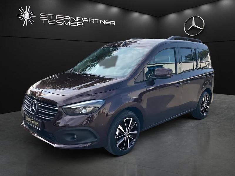 Gebraucht Mercedes T160 Progressive 95 PS (69 kW) 2023 Rubellitrot metallic Van / Kleinbus