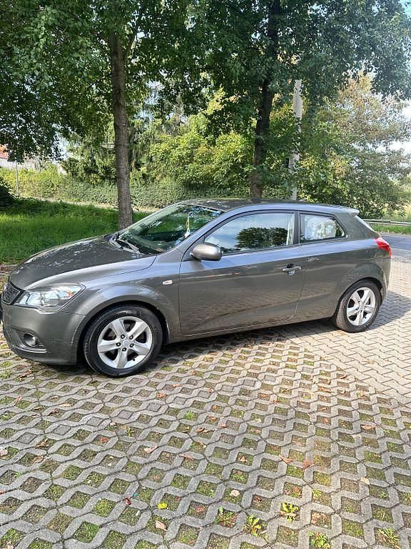 Second-hand Kia ProCeed Edition 7 90 CP (66 kW) 2012 Gri Hatchback