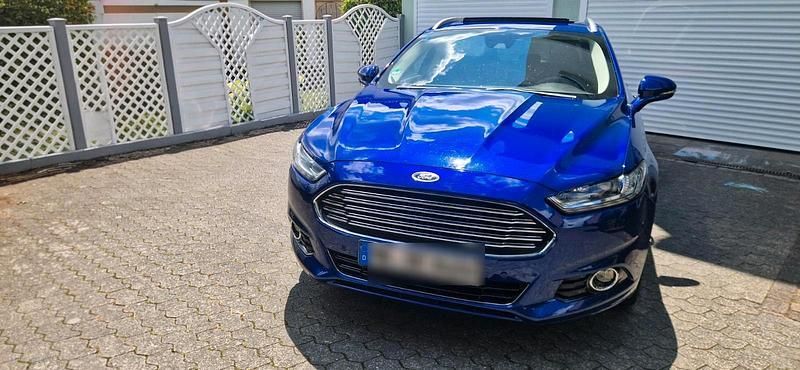 Blau Gebraucht 2015 Ford Mondeo Limousine | 12.900 € (Etwas zu teuer) - Bild 1/4