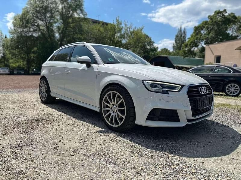 Gletscherweiß metallic Gebraucht 2016 Audi A3 Sportback S-Line Kombi | 16.499 € (Fairer Preis) - Bild 1/4