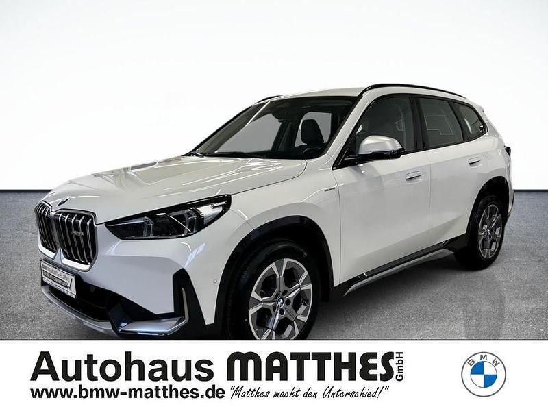 Weiss Gebraucht 2022 BMW X1 Luxury Line SUV | 33.950 € (Fairer Preis) - Bild 1/4