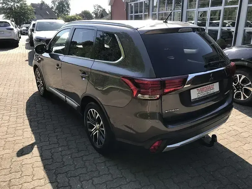 Gebraucht Mitsubishi Outlander 150 PS (110 kW) 2016 Granit braun SUV