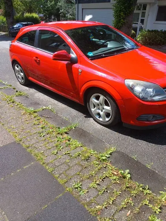 Gebraucht Opel Astra GTC Edition 140 PS (102 kW) 2010 Rot Coupé
