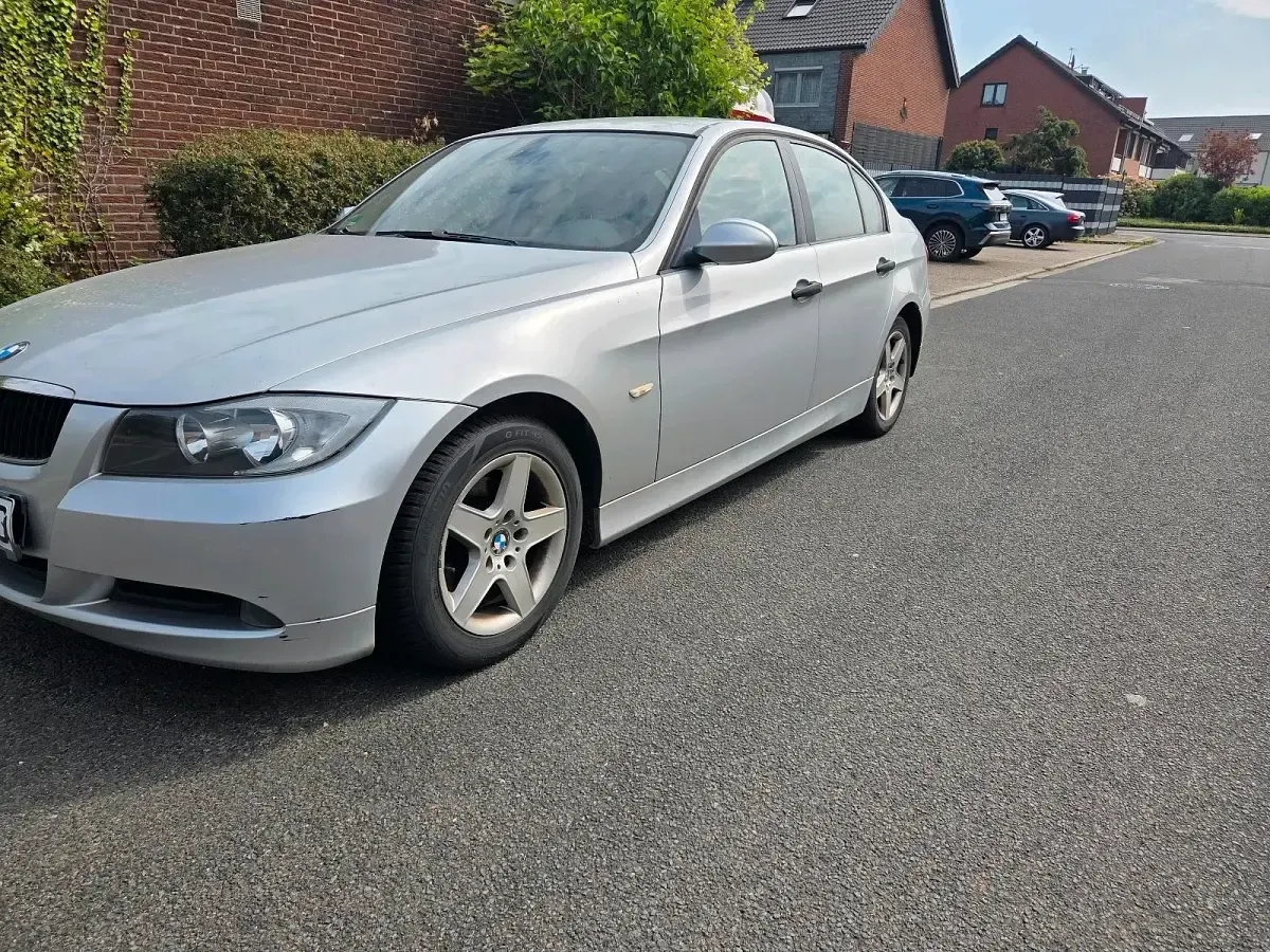 Gebraucht BMW 318 129 PS (94 kW) 2006 Silber Limousine