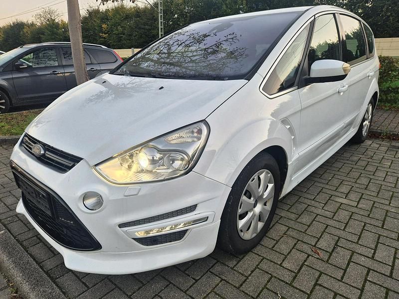 Weiß Gebraucht 2011 Ford S-MAX Titanium Van / Kleinbus | 3.450 € (Fairer Preis) - Bild 1/4