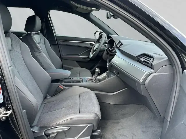 Gebraucht Audi Q3 S-Line 190 PS (139 kW) 2025 Mythosschwarz metallic SUV