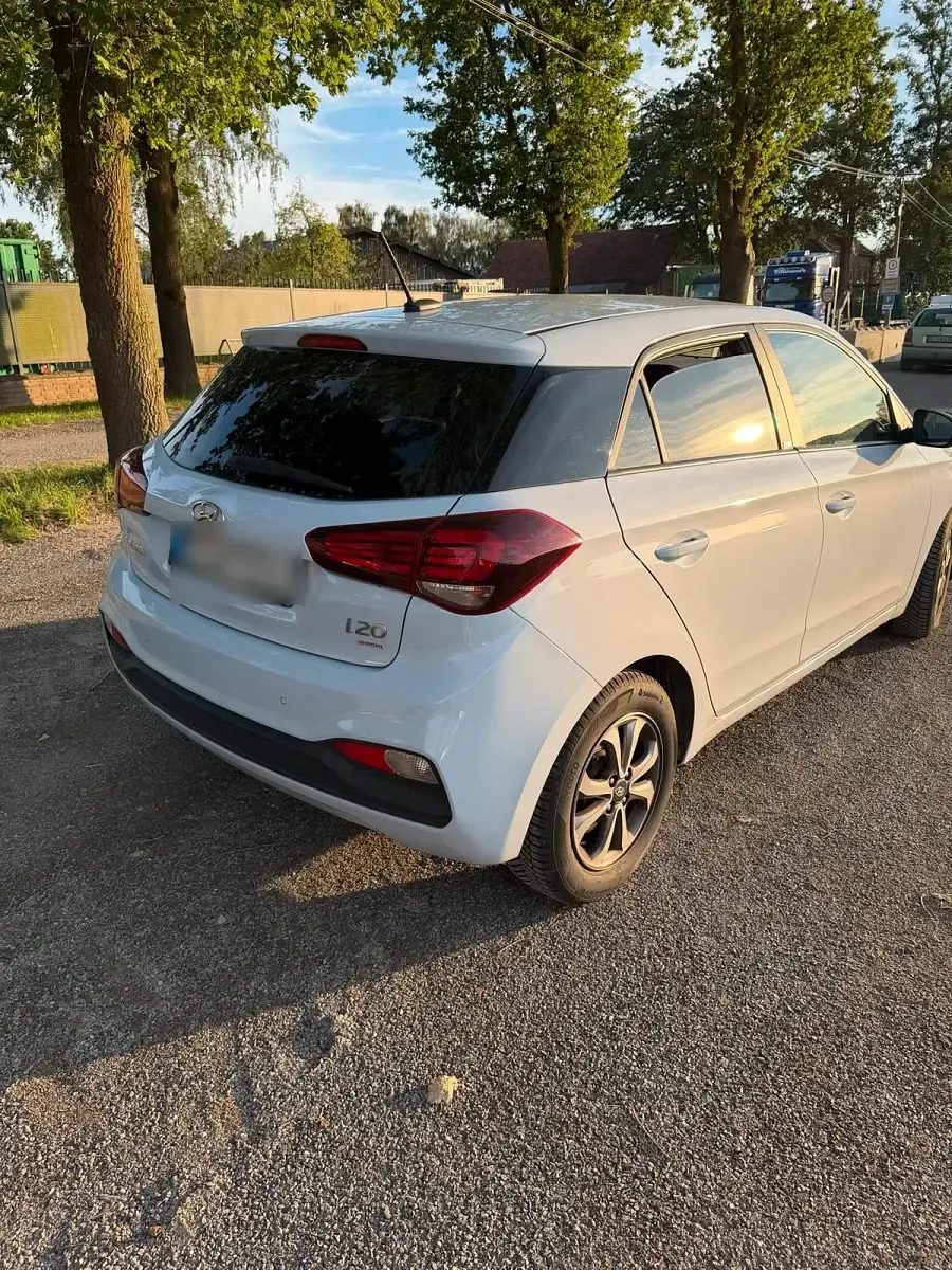 Gebraucht Hyundai i20 Active 84 PS (61 kW) 2020 Blau Kleinwagen