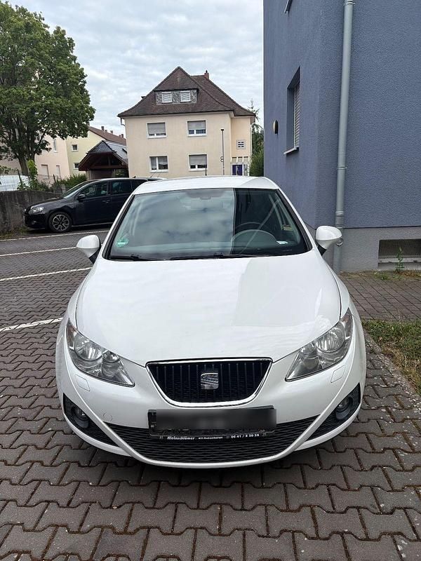 Weiß Gebraucht 2011 Seat Ibiza ST Copa Kombi | 5.000 € (Guter Preis) - Bild 1/4