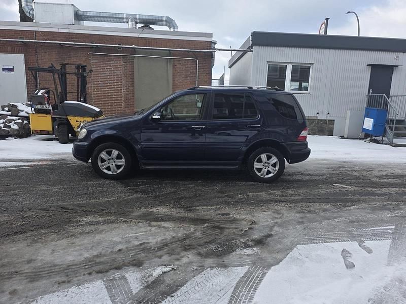 Gebraucht Mercedes ML270 163 PS (119 kW) 2005 Blau SUV
