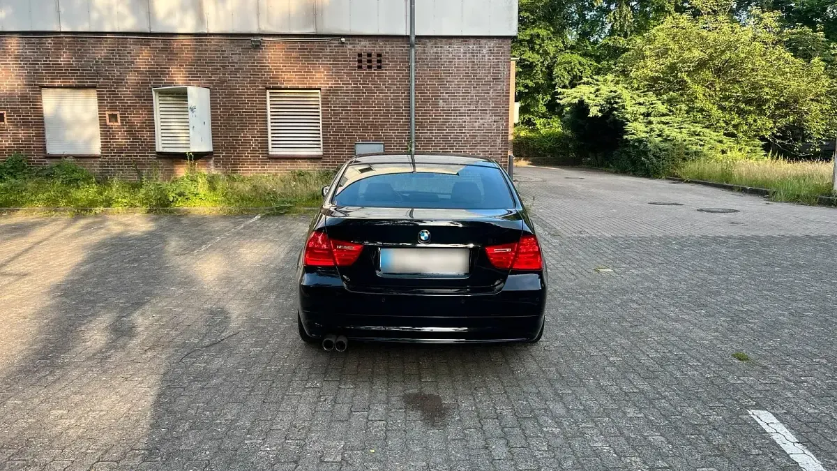 Gebraucht BMW 325 Basis 218 PS (160 kW) 2011 Schwarz Limousine