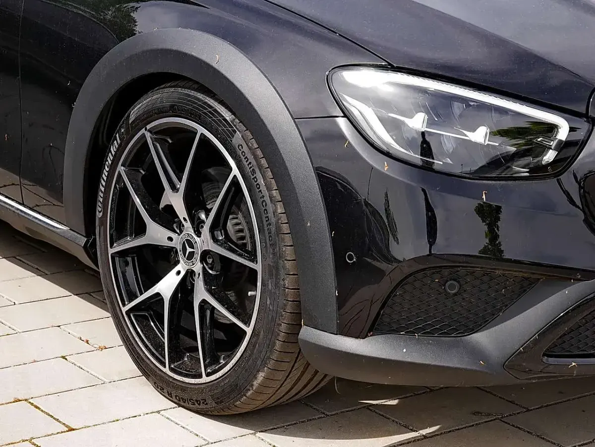 Gebraucht Mercedes E220 All-Terrain Avantgarde 194 PS (142 kW) 2022 Schwarz Kombi