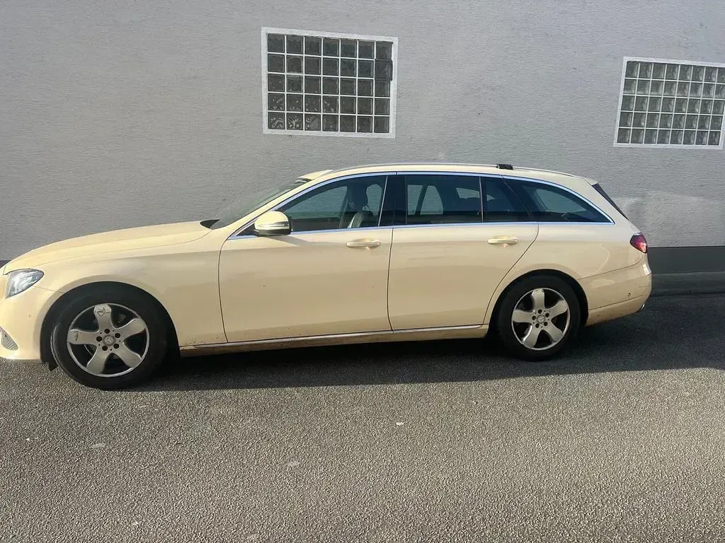 Gebraucht Mercedes E200 150 PS (110 kW) 2017 Gelb Limousine