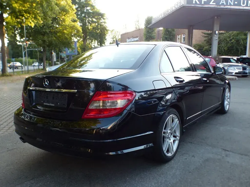 Gebraucht Mercedes C180 AMG line 156 PS (114 kW) 2010 Schwarz Limousine
