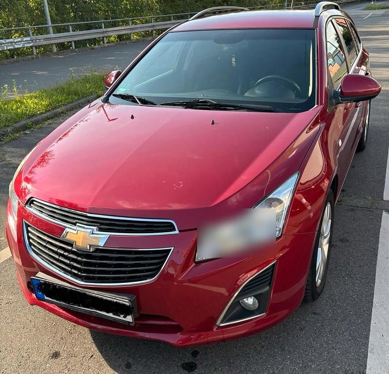Rot Gebraucht 2012 Chevrolet Cruze Kombi | 4.199 € (Fairer Preis) - Bild 1/4