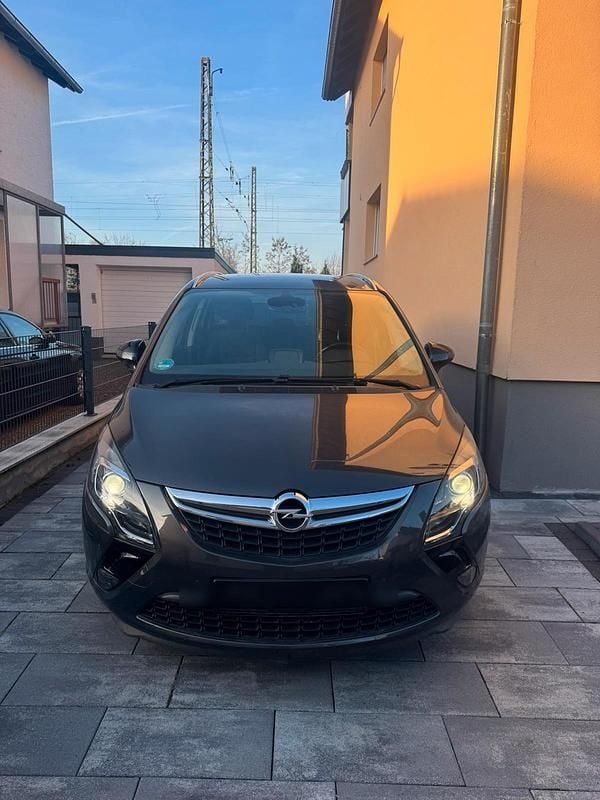 Gebraucht 2015 Opel Zafira Van / Kleinbus | 9.750 € (Teuer) - Bild 1/4